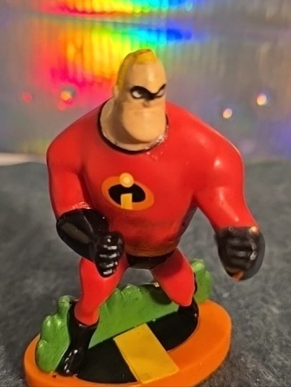 071926 3" Red Mr Incredible PVC Action Figure on Grass Stand Disney Pixar Incred